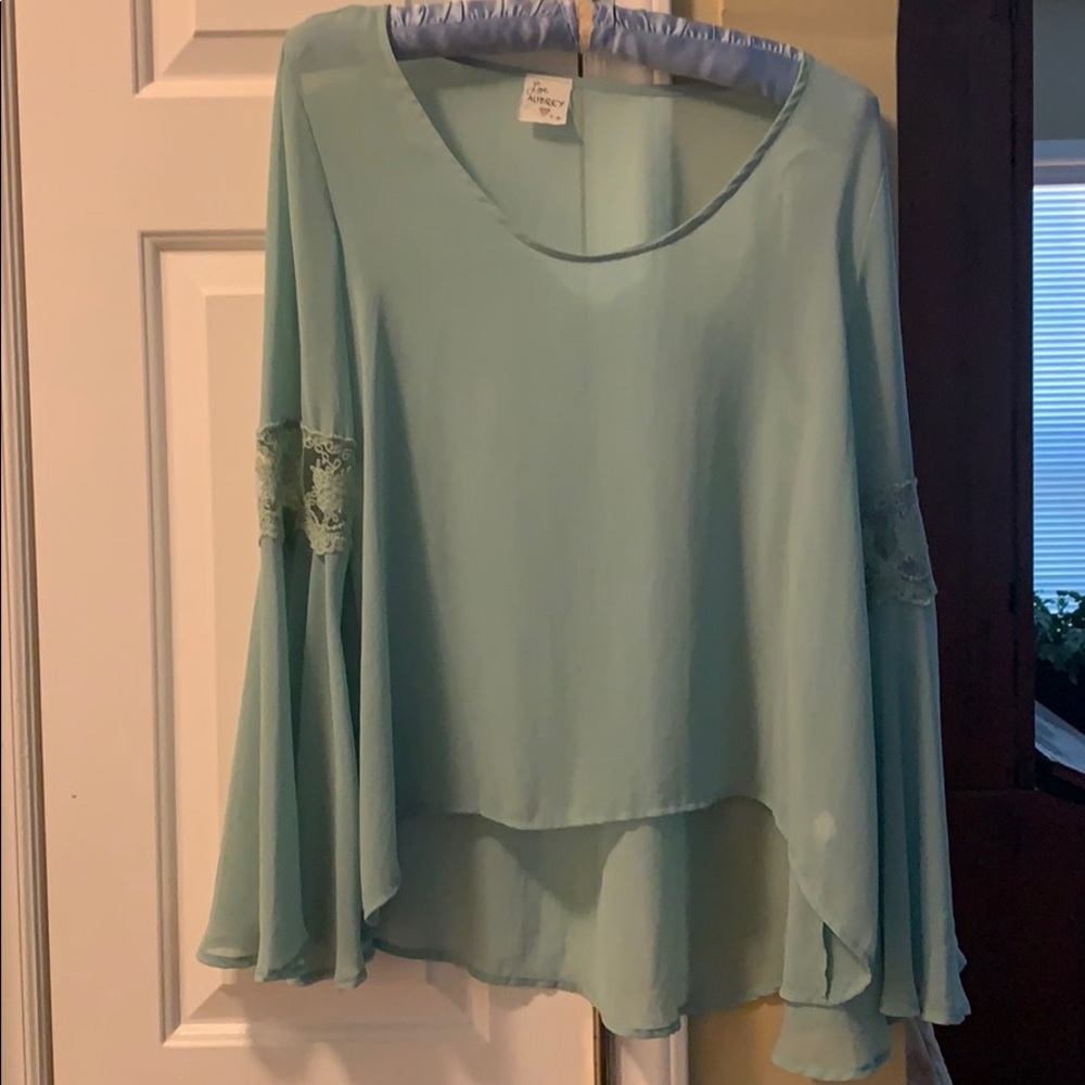 Long sleeved mint blouse